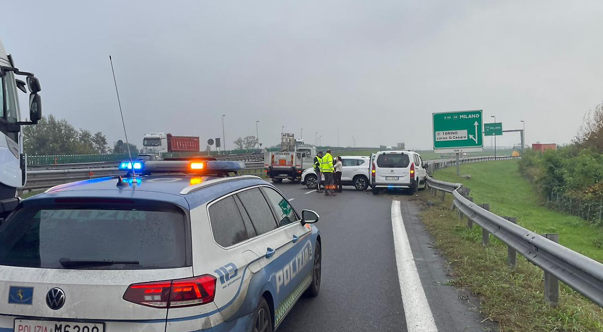 L'incidente in tangenziale in direzione Milano. La stradale sul posto