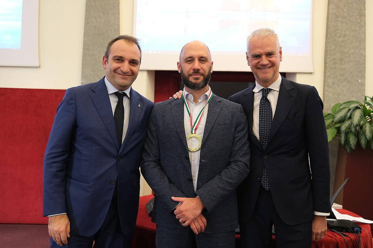 Mattia Aguzzi insieme al sindaco Lo Russo e al ministro Zangrillo