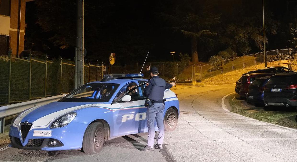 Aggredita e sequestrata in casa, ora è caccia all'uomo in collina