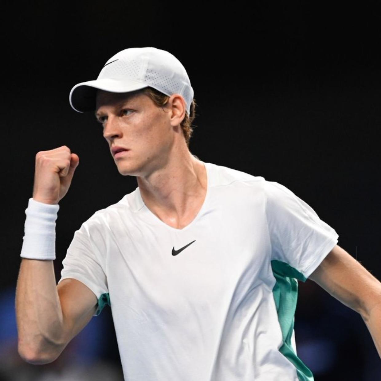 Sinner batte Djokovic: è finale contro Alcaraz al Six Kings Slam