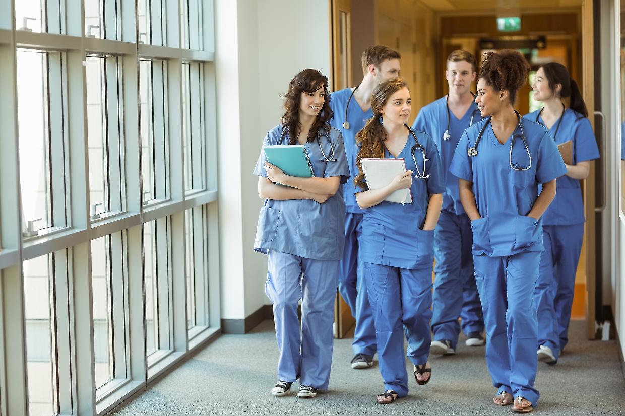 Troppi bocciati ai test, ecco perché gli aspiranti medici vanno in Albania