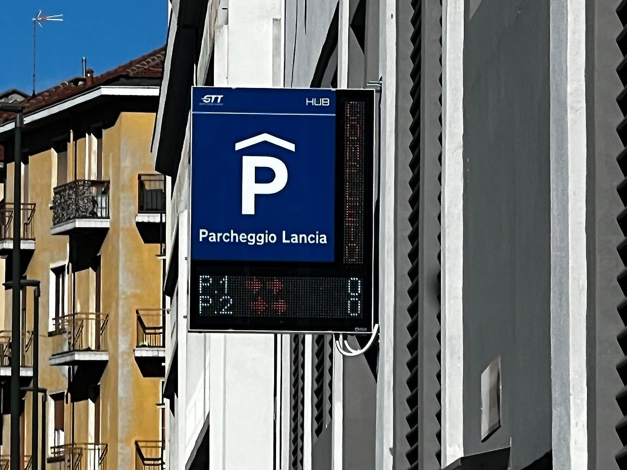 Addio degrado, dopo il restyling riapre al pubblico il parcheggio Lancia