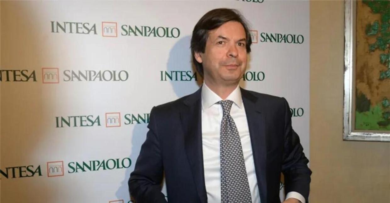 Intesa Sanpaolo vola (grazie all'aumento dei tassi) e dà soldi ai dipendenti