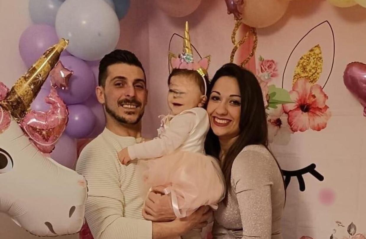 «Non sa che il padre ha ucciso la sua mamma»: ecco come gli psicologi curano la bimba di Rivoli