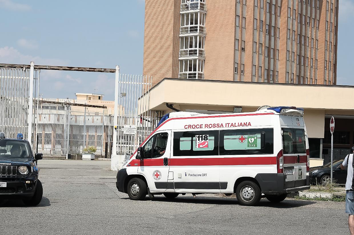 Agente rischia la paralisi dopo lo schiaffo di un detenuto