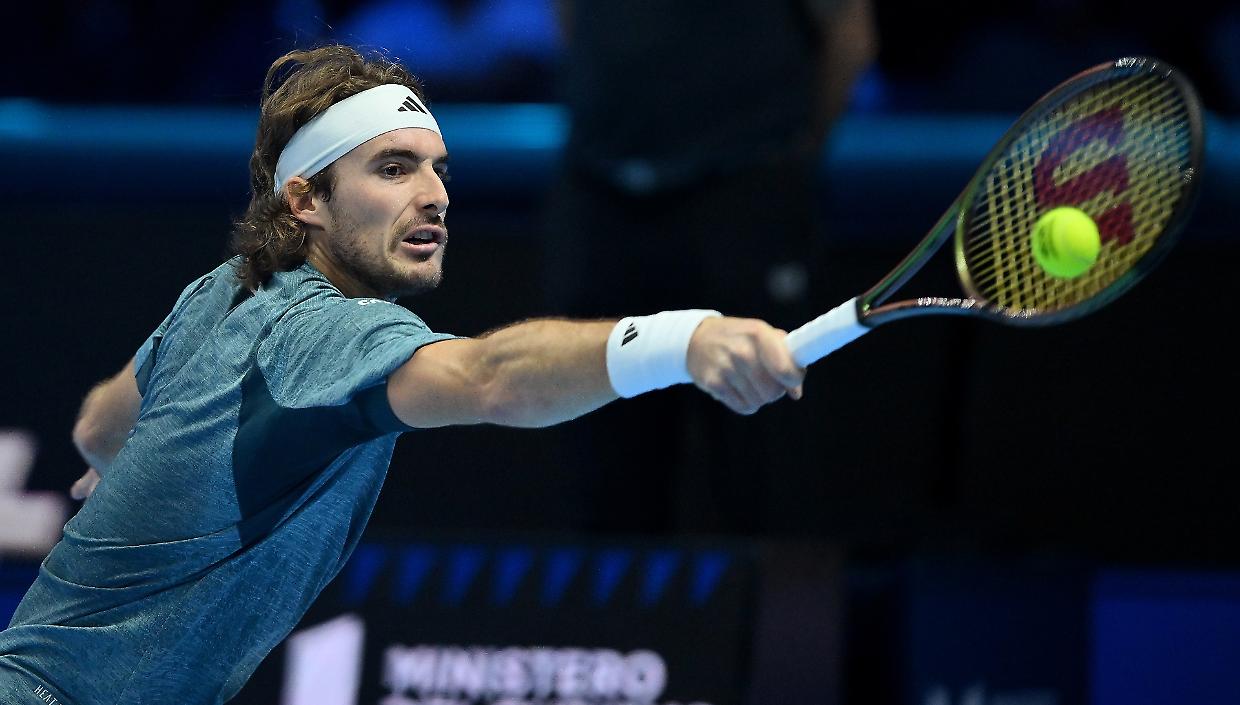 Nitto Atp Finals, Tsitsipas chiede scusa in conferenza stampa ma i tifosi non ci stanno! 