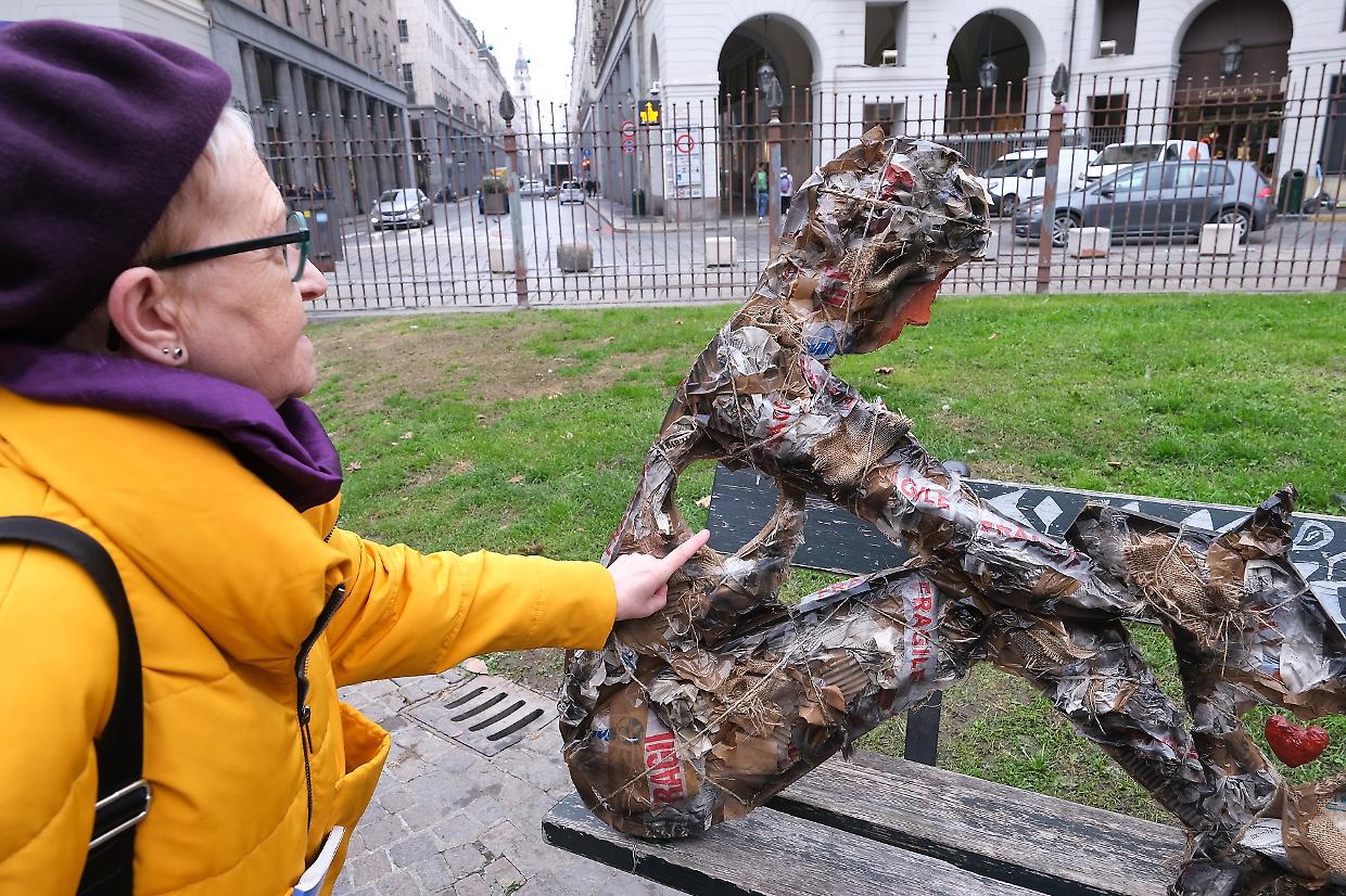 Una delle opere d'arte vandalizzate