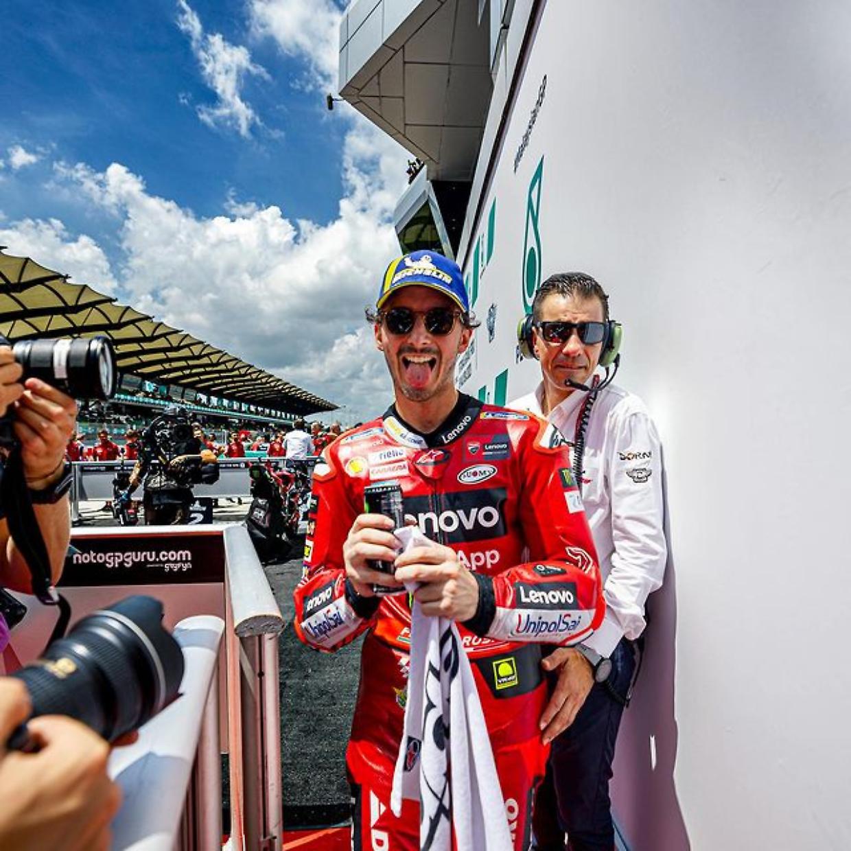 MotoGp, Pecco Bagnaia e la fidanzata Domizia, ecco perché il numero 1 vuole chiudere i conti in Qatar 