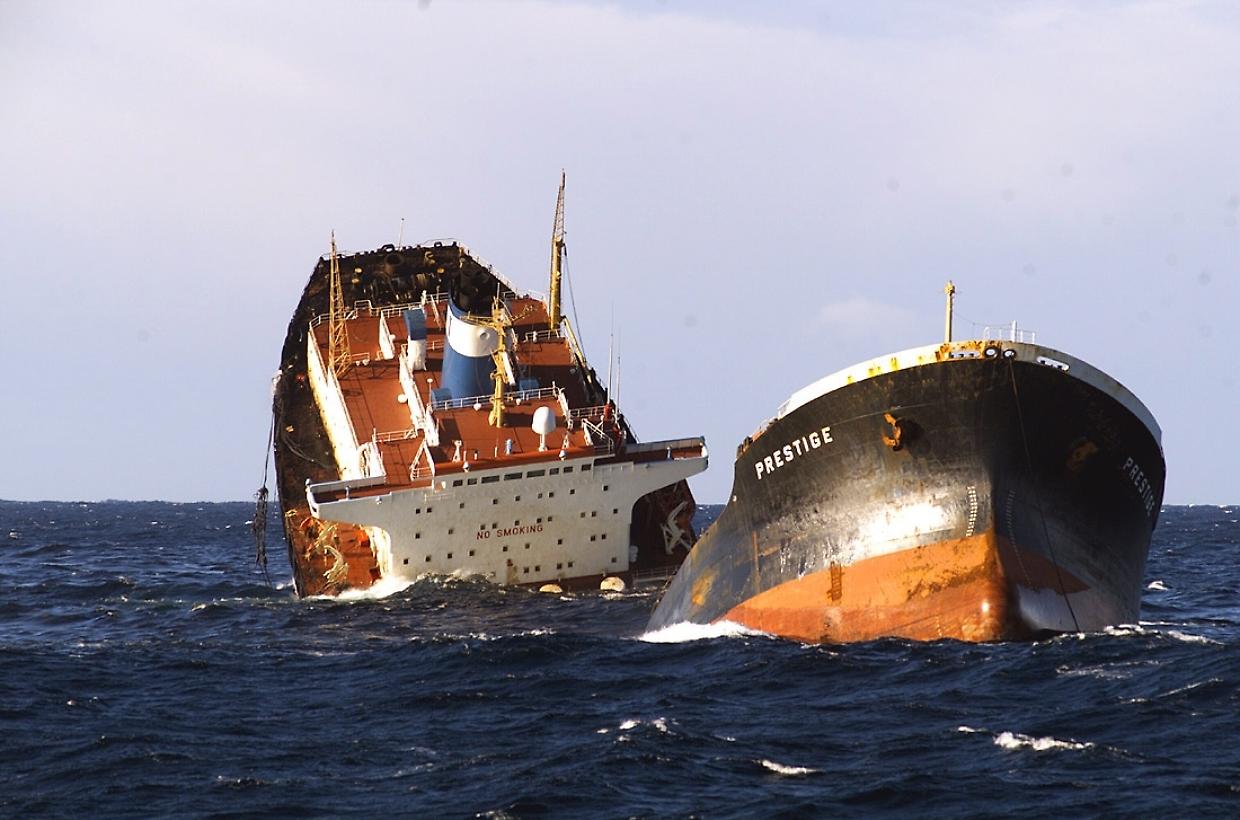 Grave disastro nell’Oceano: affonda la petroliera Prestige