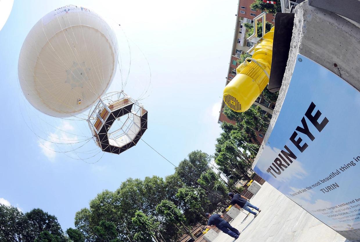 Sabota una mongolfiera per liberarsi del collega: «E' un tentato omicidio»