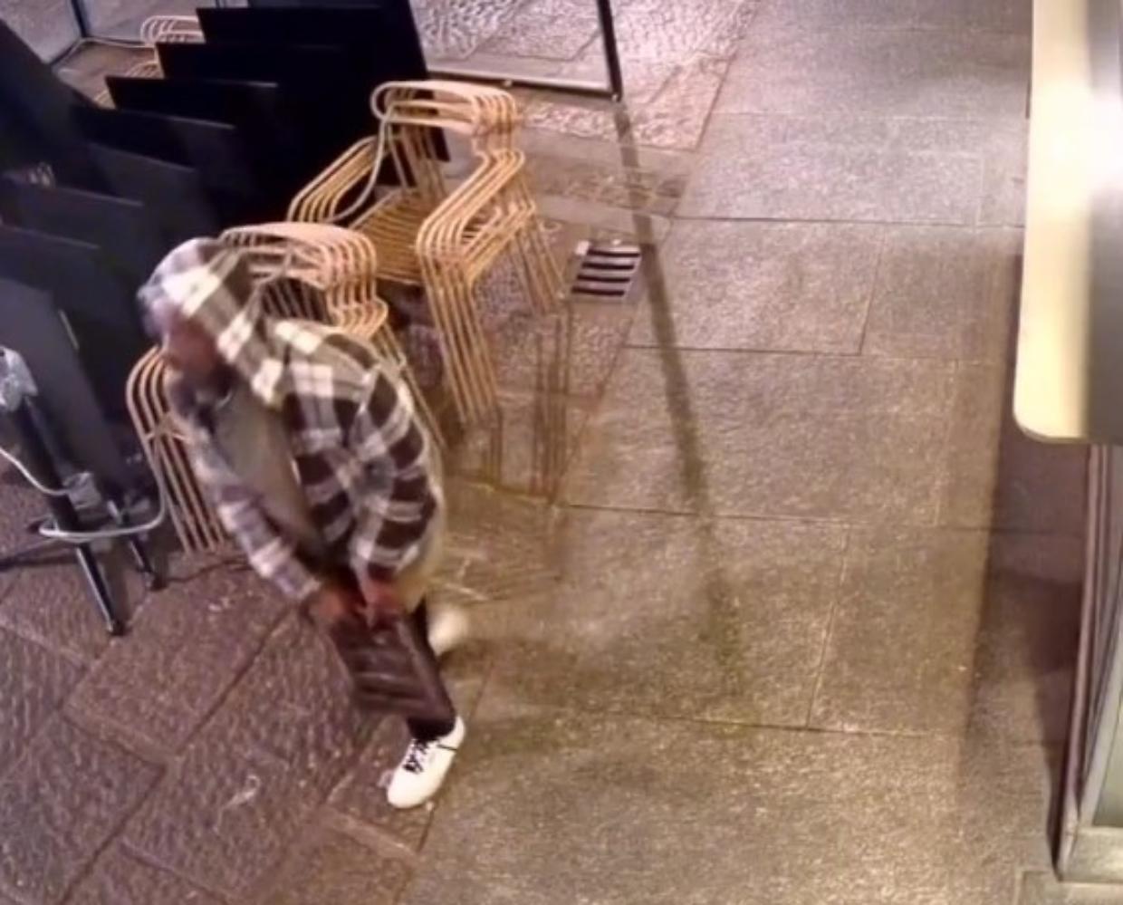Il triste record del locale del centro: «Siamo a 12 furti in due anni e mezzo»