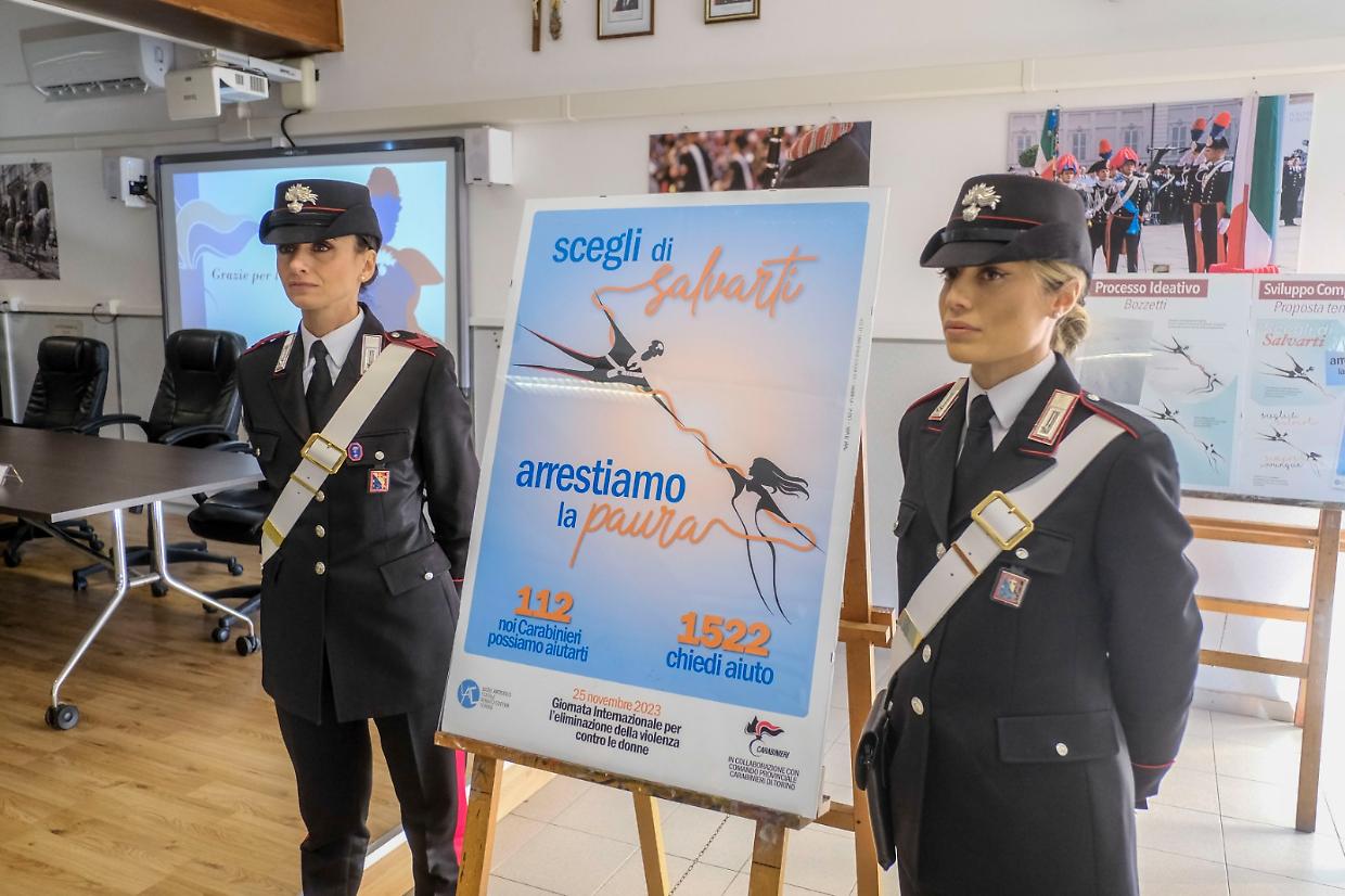 Carabinieri e liceo Cottini in prima fila contro la violenza sulle donne