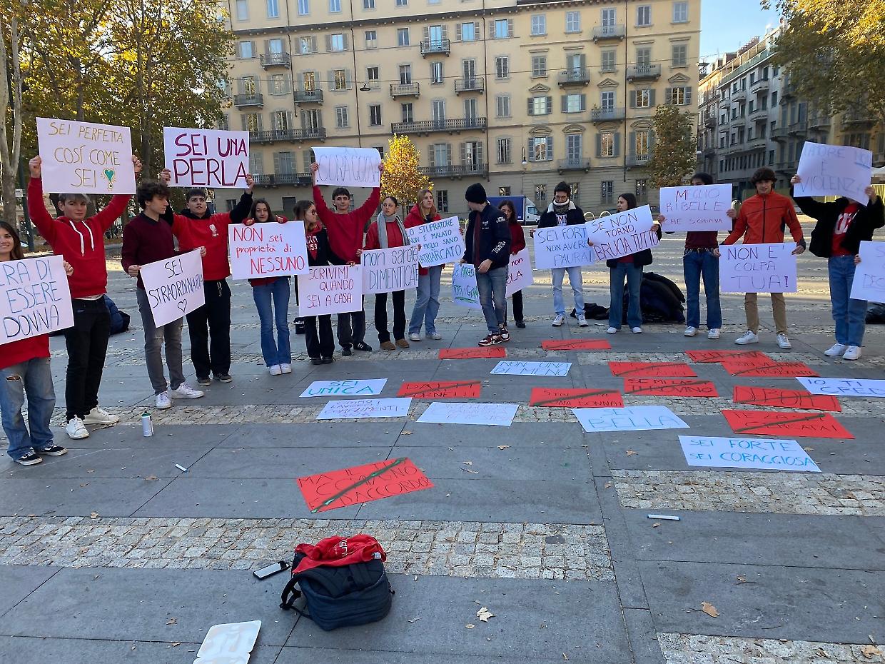 Gli studenti del Volta in piazza per Giulia e le altre vittime di femminicidio