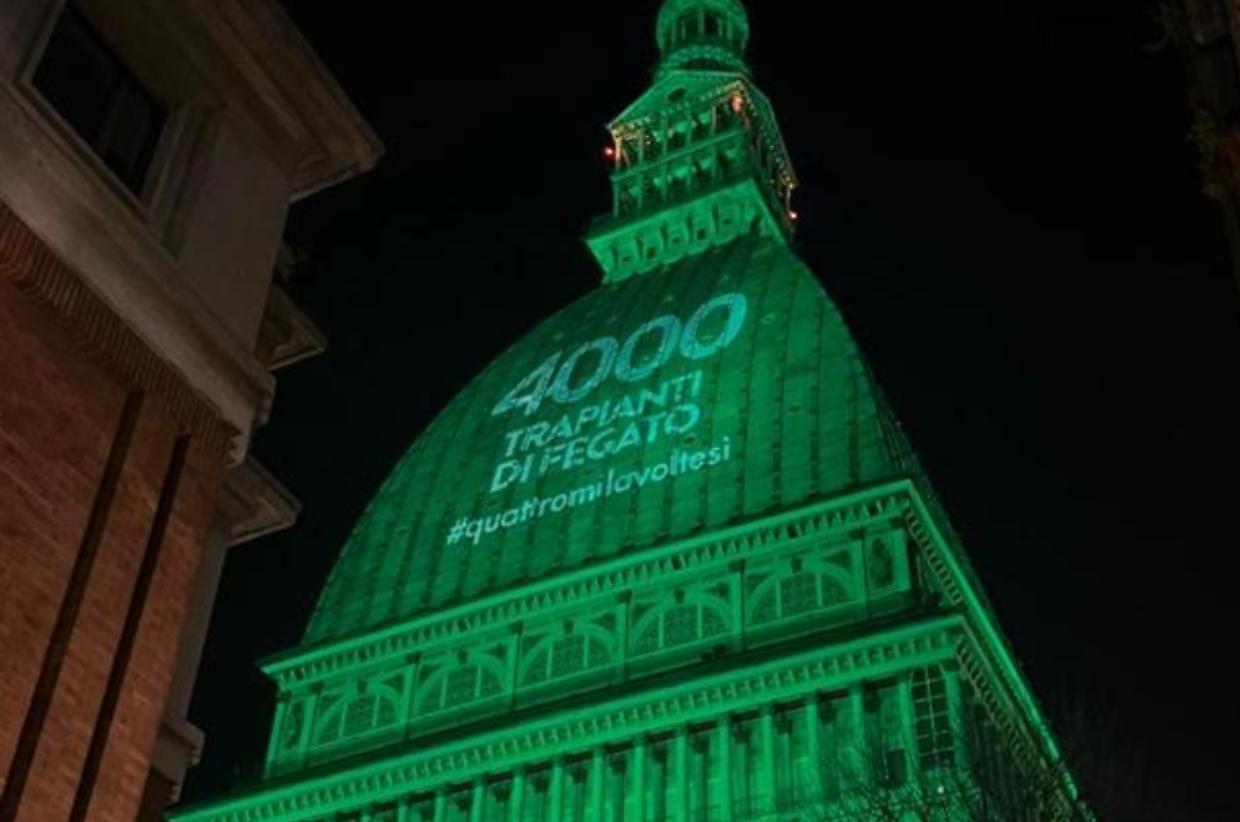 Donna salvata per miracolo dal super intervento di fegato alle Molinette e la Mole si illumina di verde