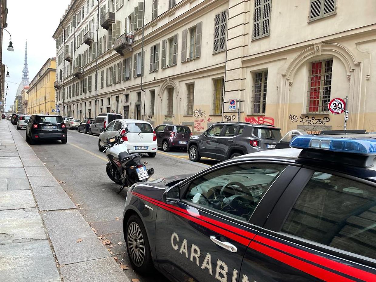 +++ AMMAZZATO NELLE CASE POPOLARI IN CENTRO +++