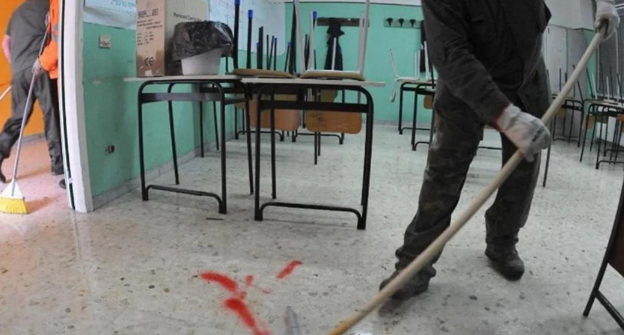 Il bidello molestava la studentessa 16enne: «Era tanto che non sentivo un brivido così»
