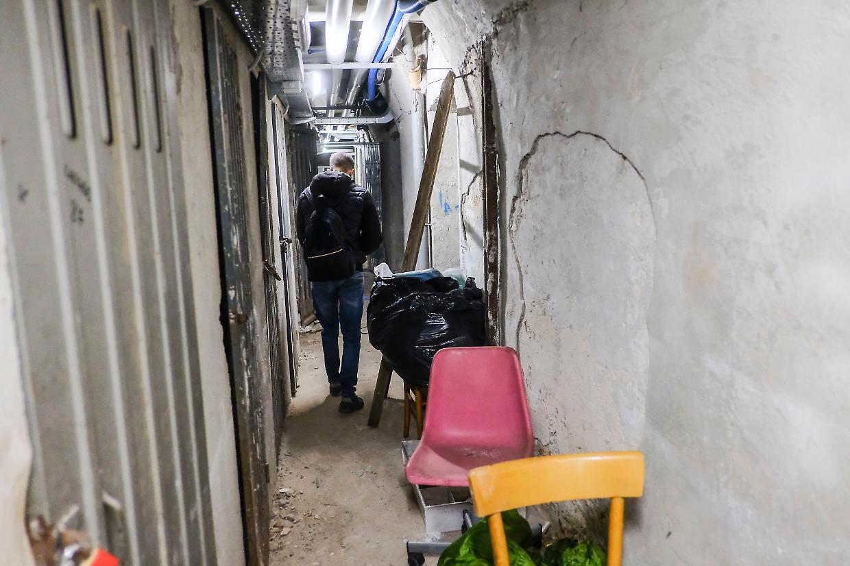 Le cantine di via San Massimo, dov'è stato trovato il cadavere di Massimo Lodeserto