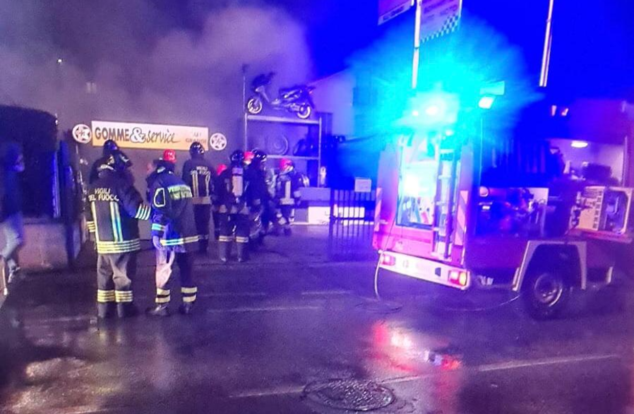 Doppio incendio ad Alpignano nella notte