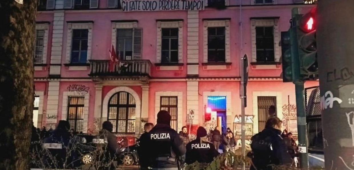 Blitz di polizia e Asl al centro sociale Askatasuna
