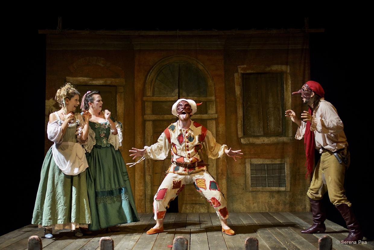 "Arlecchino Furioso": la Commedia dell'Arte incanta il Gobetti durante le feste natalizie