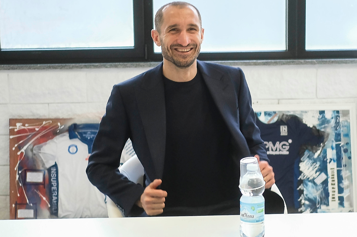 Juve, Chiellini torna alla Continassa e carica i suoi ex compagni: ecco cosa ha detto