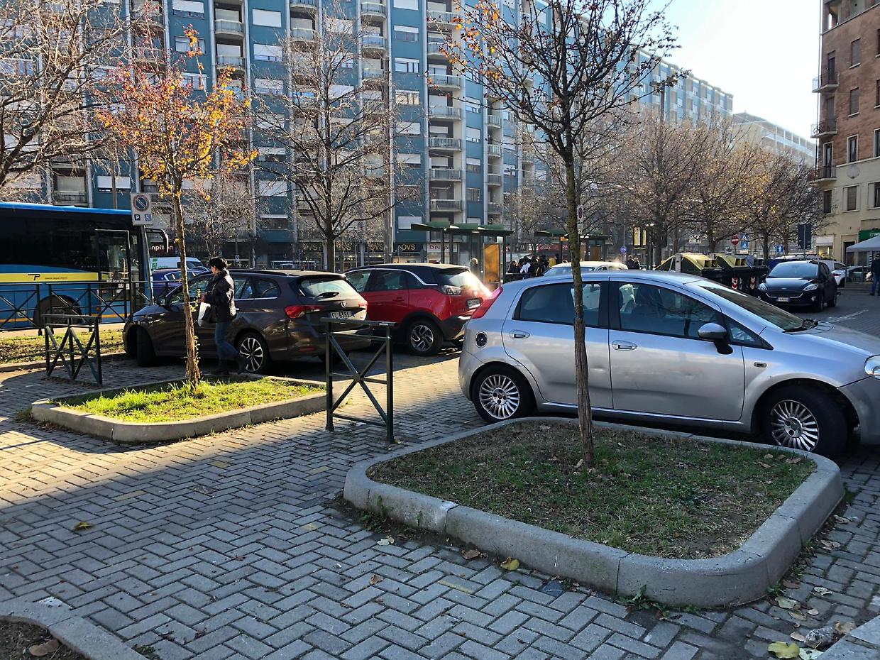 Piazza Carducci a rischio malasosta