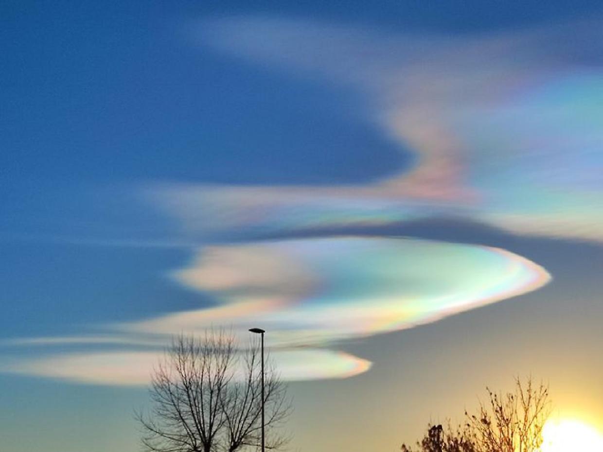 Nubi iridescenti su Torino