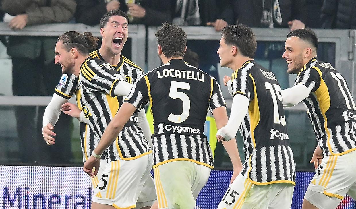 L'esultanza dei bianconeri al gol vittoria contro la Roma