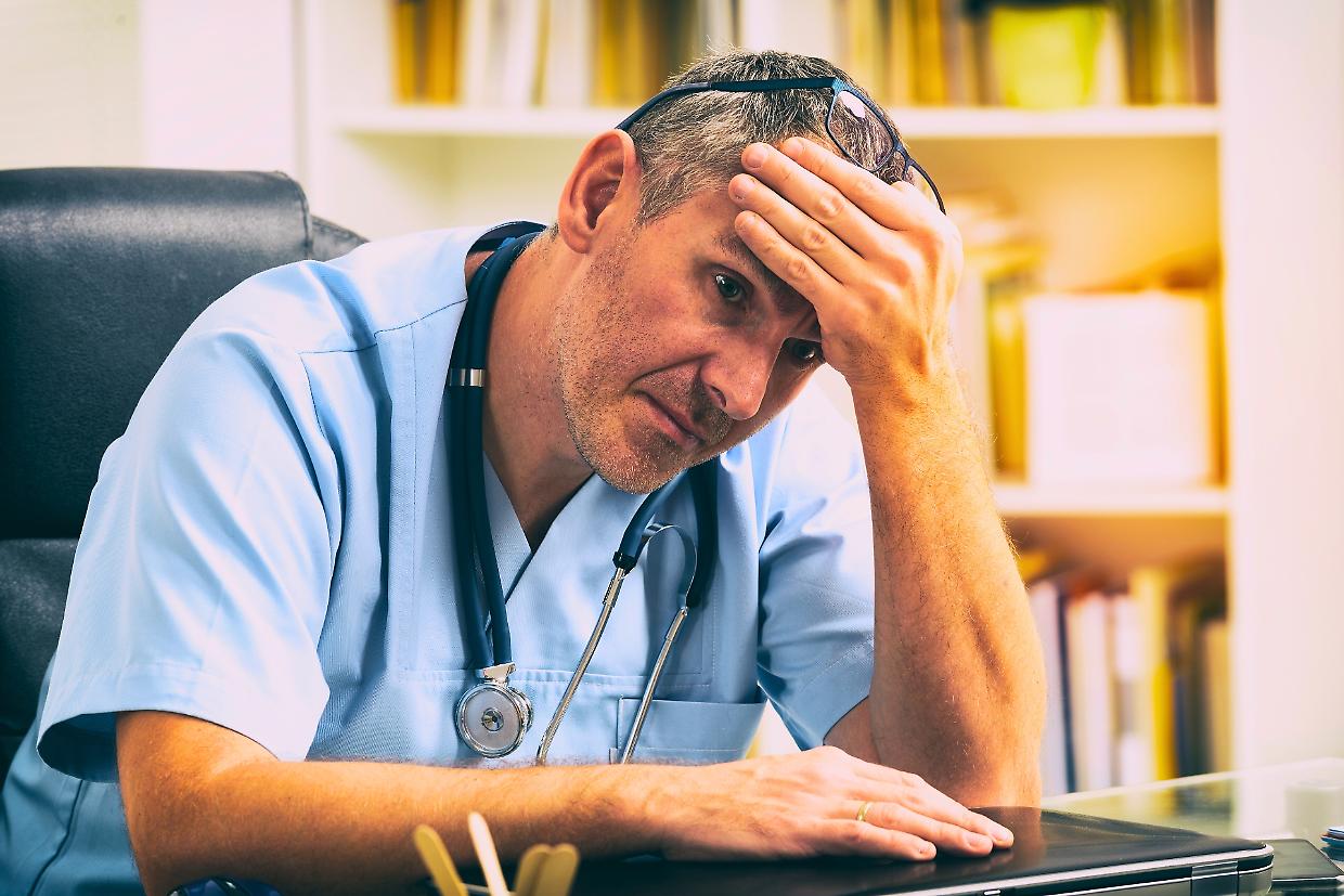 Tremila chiamate perse e sei ore di attesa: guardia medica nel caos