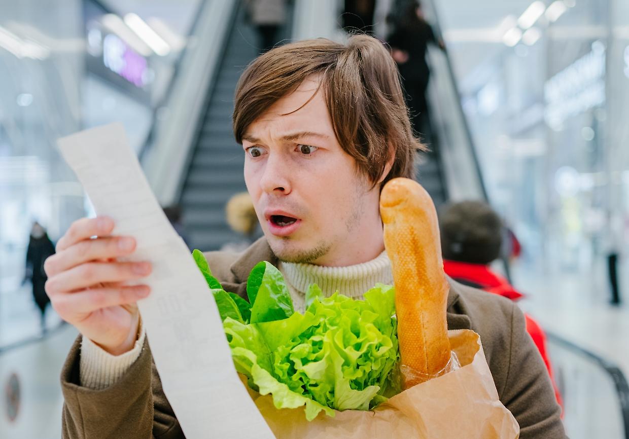 Con l'anno nuovo arriva la stangata: ecco cosa aumenterà e quanto spenderemo in più