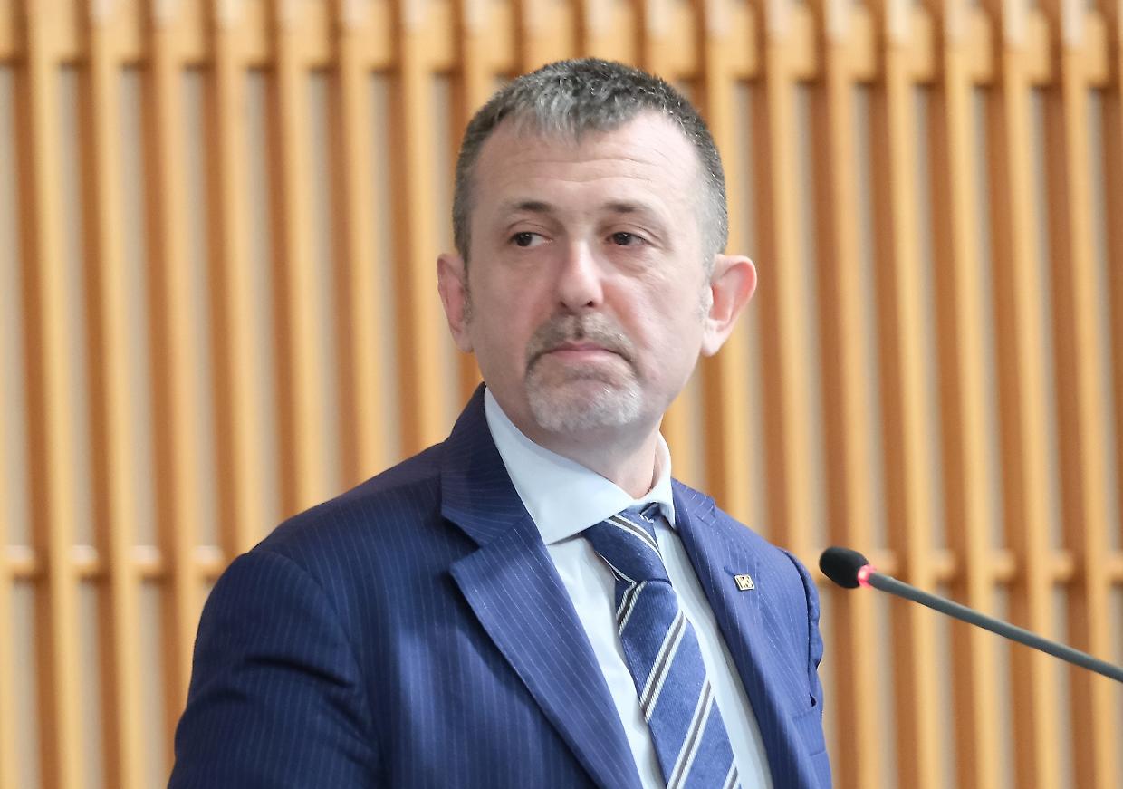 Deputato spara alla festa di Capodanno con il sottosegretario: un 31enne in ospedale