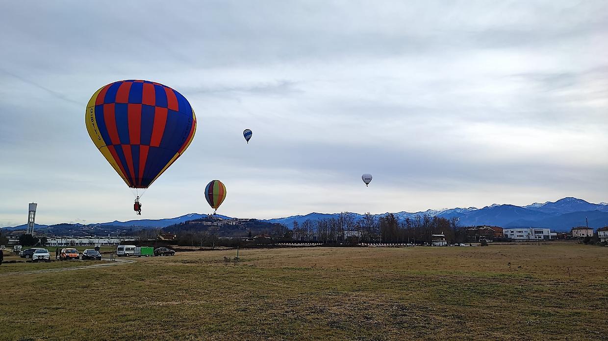 A Mondovì la Befana arriva in mongolfiera