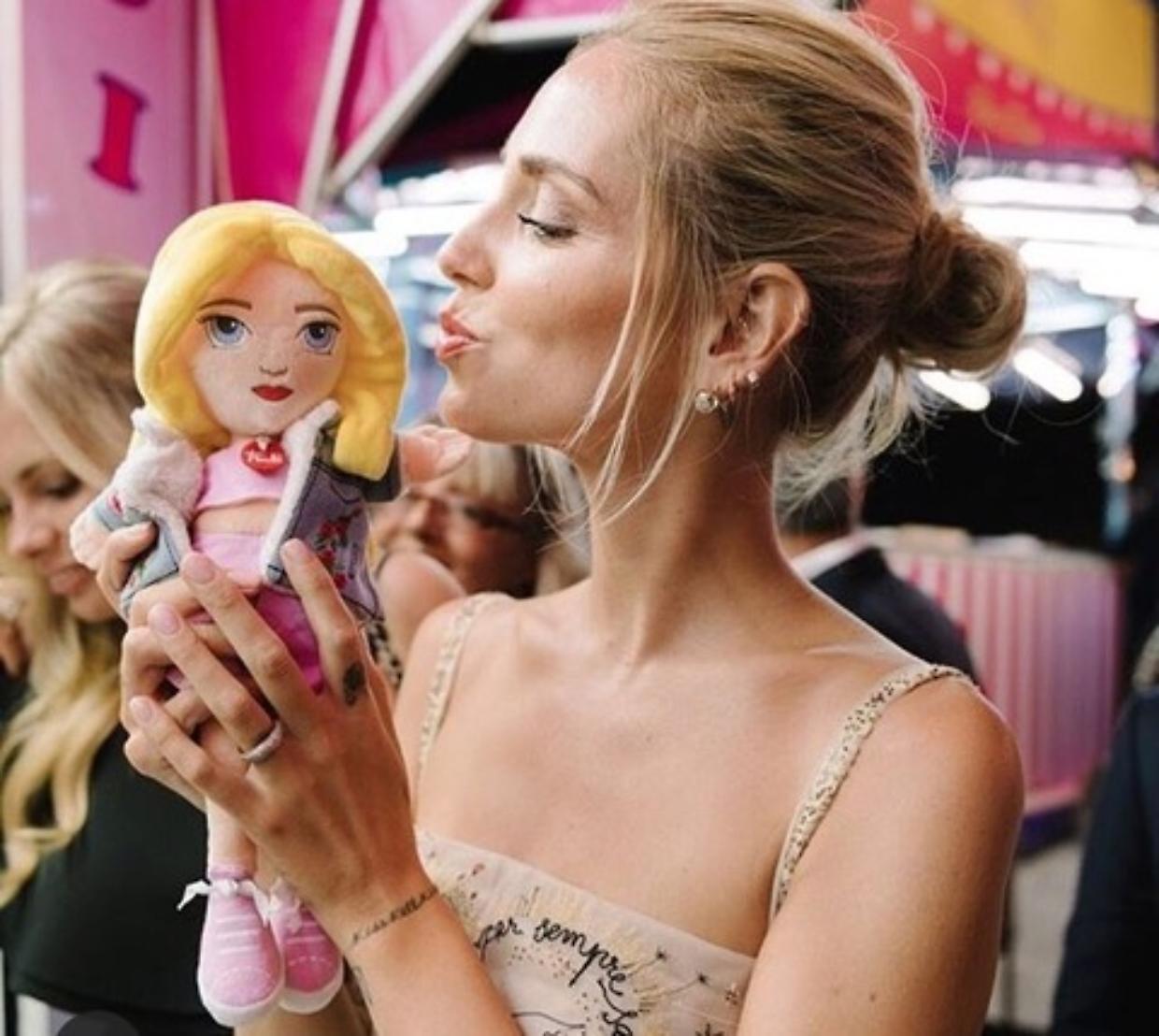 Chiara Ferragni, nei guai anche la bambola. Ecco cosa succede