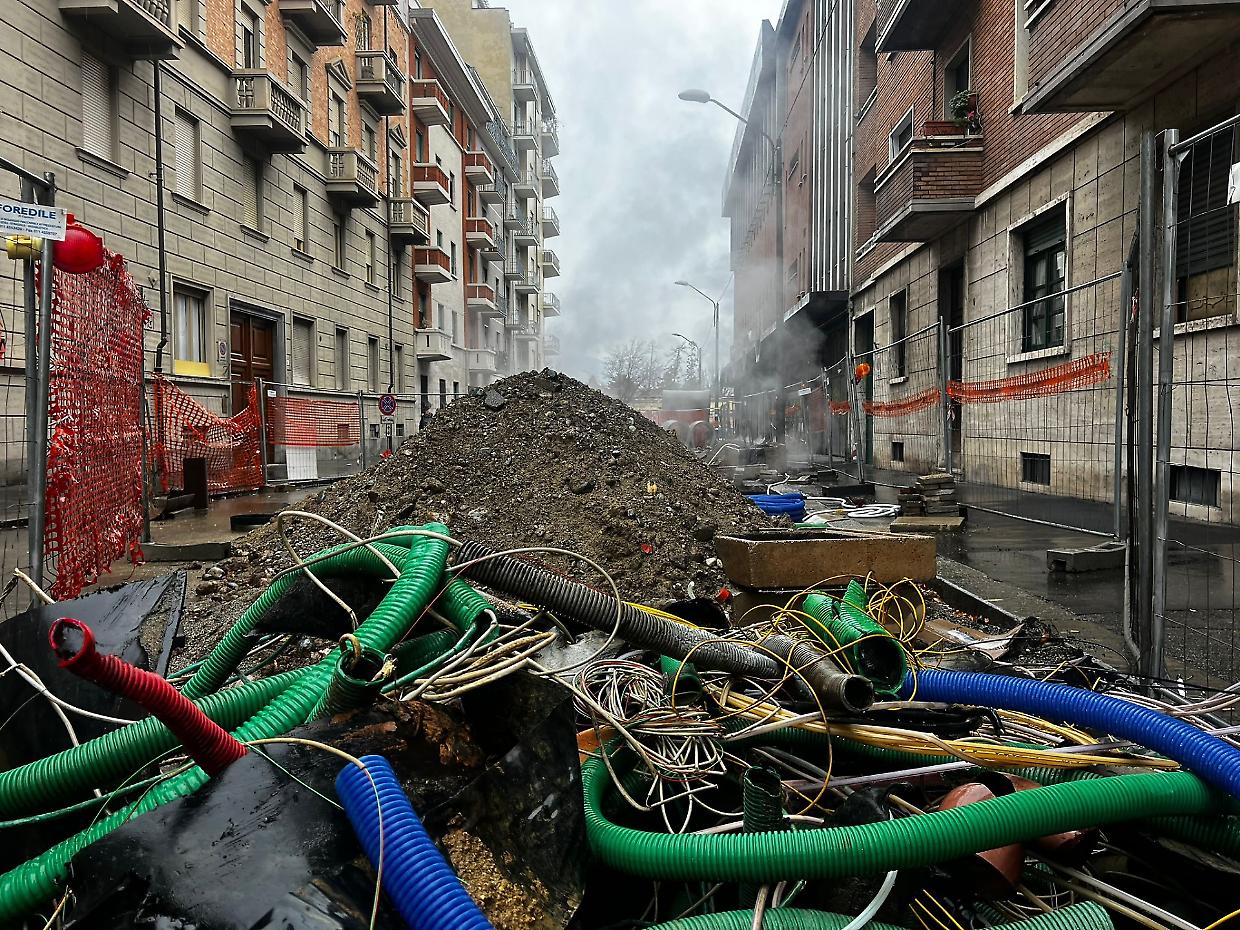 Il cantiere diventa un “vulcano” «Riscaldamento a singhiozzo»