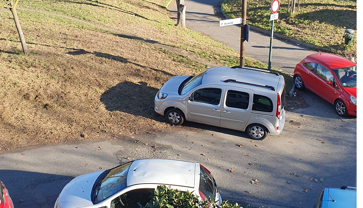 Parcheggi sui prati