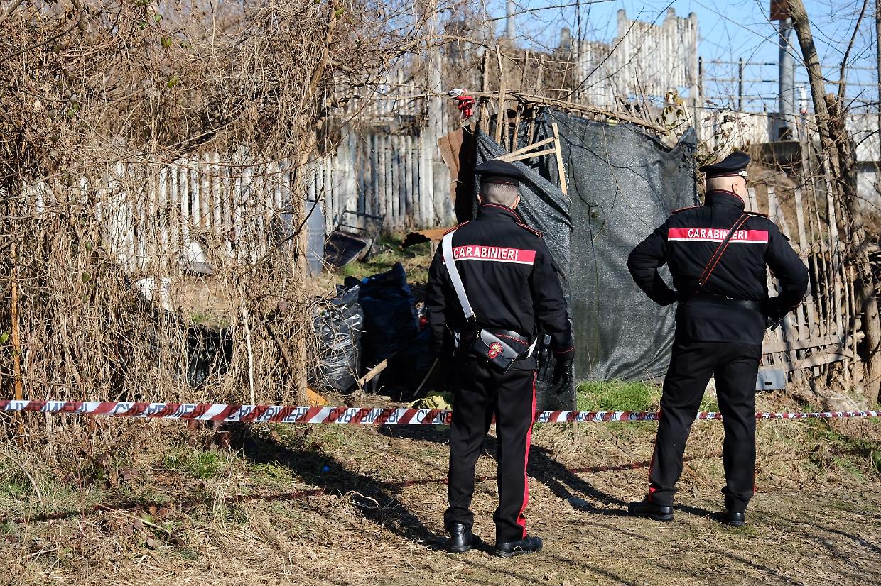I carabinieri sul luogo dell'omicidio