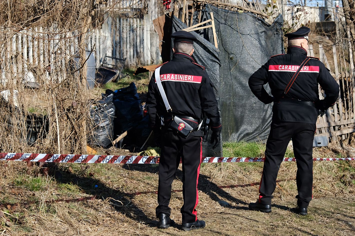 Venaria, i carabinieri nel luogo dov'è stato ucciso il clochard