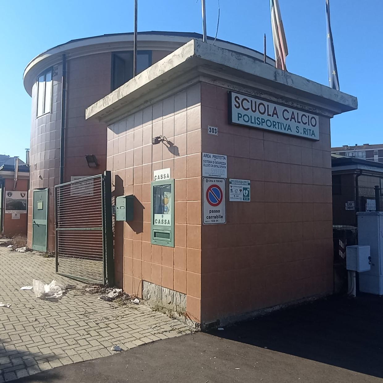 L'ingresso dell'impianto sportivo di via Tirreno