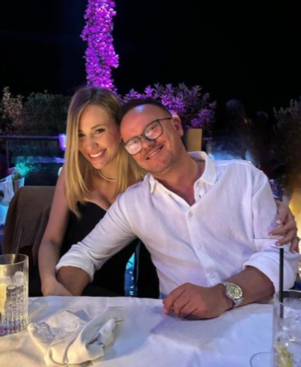 Gigi D’Alessio di nuovo papàE’ in arrivo il suo sesto figlio