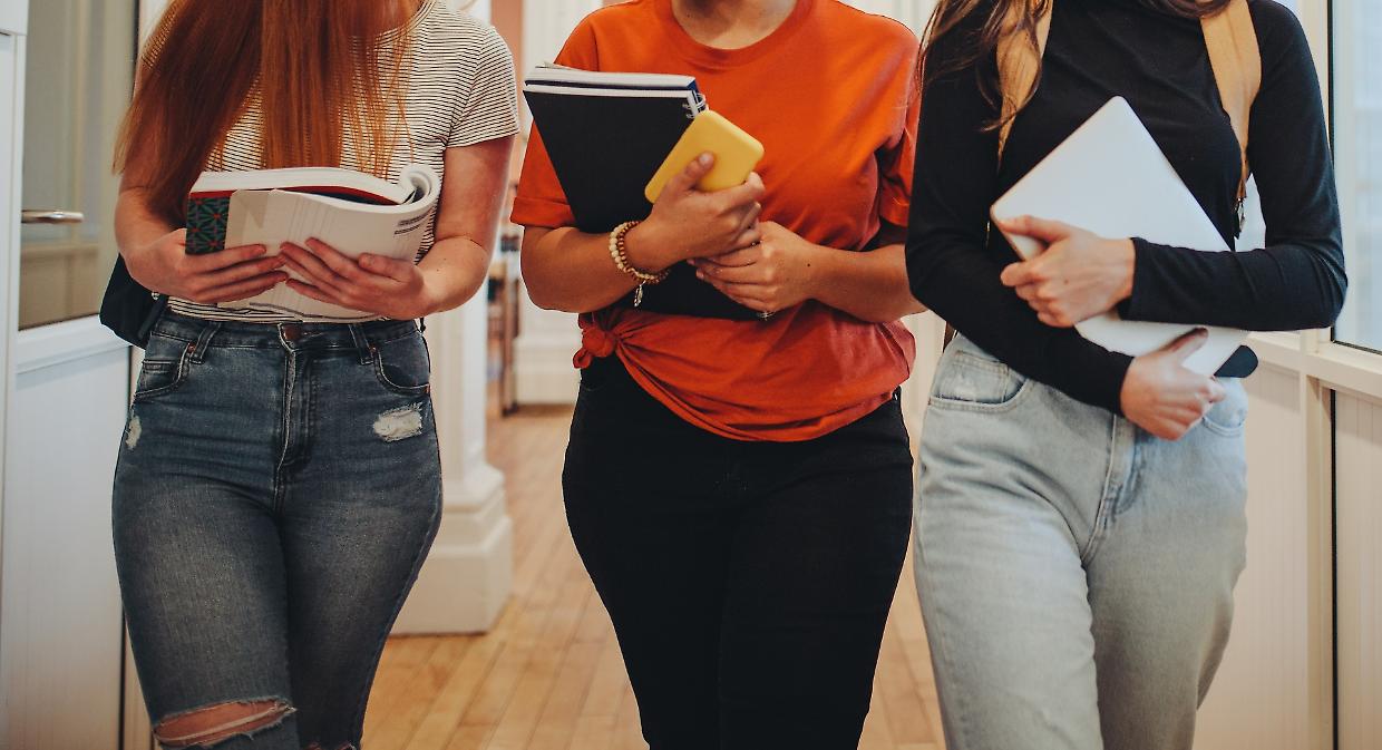 Condannato il prof di religione che palpeggiava le studentesse