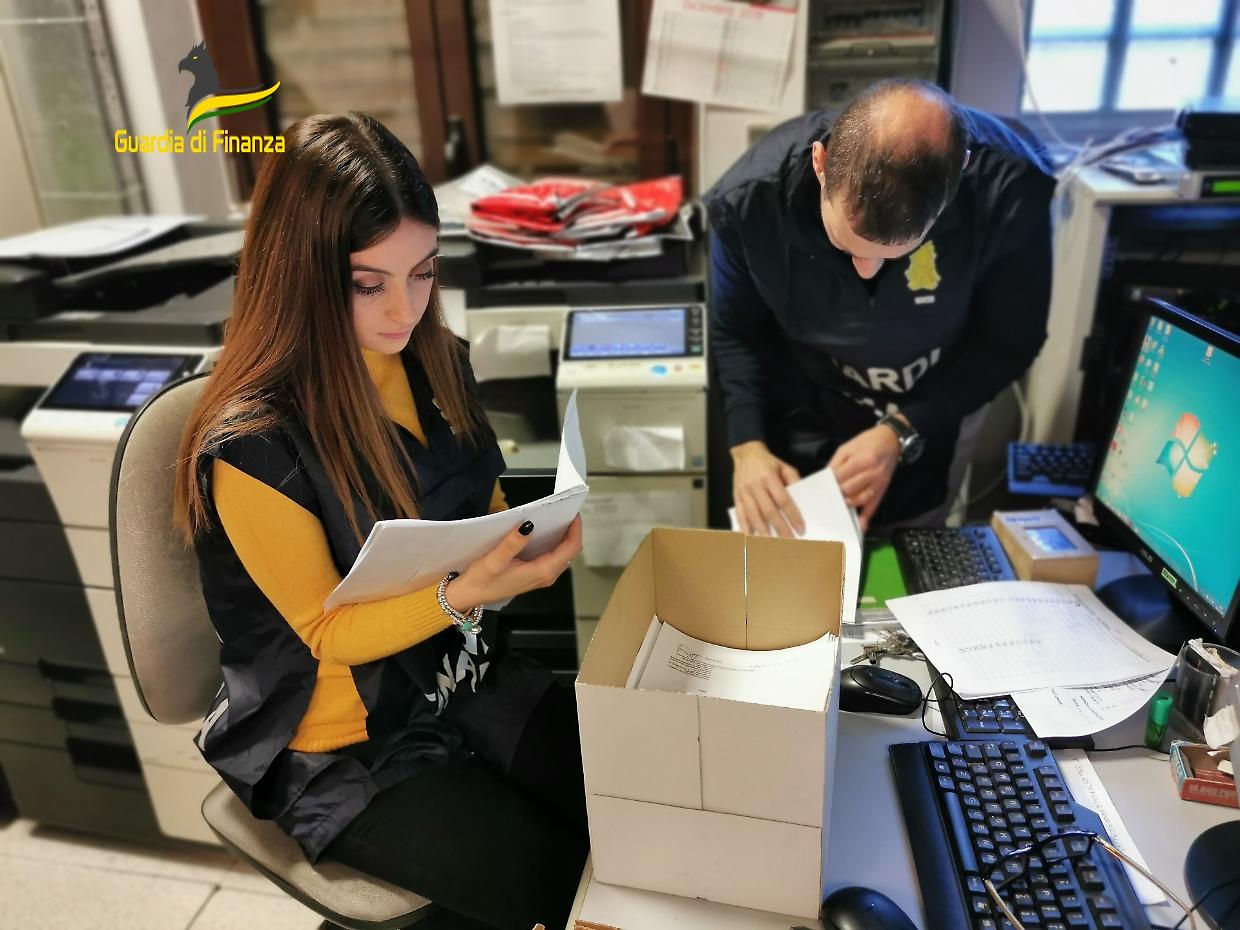 Maxi truffa sulle gomme in mezzo mondo: 5 arresti e sequestri per 40 milioni
