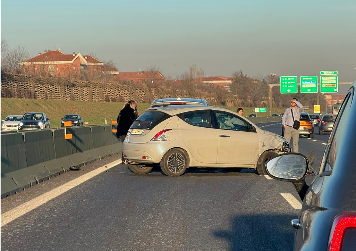 Maxi tamponamento in tangenziale: tre feriti e lunghe code
