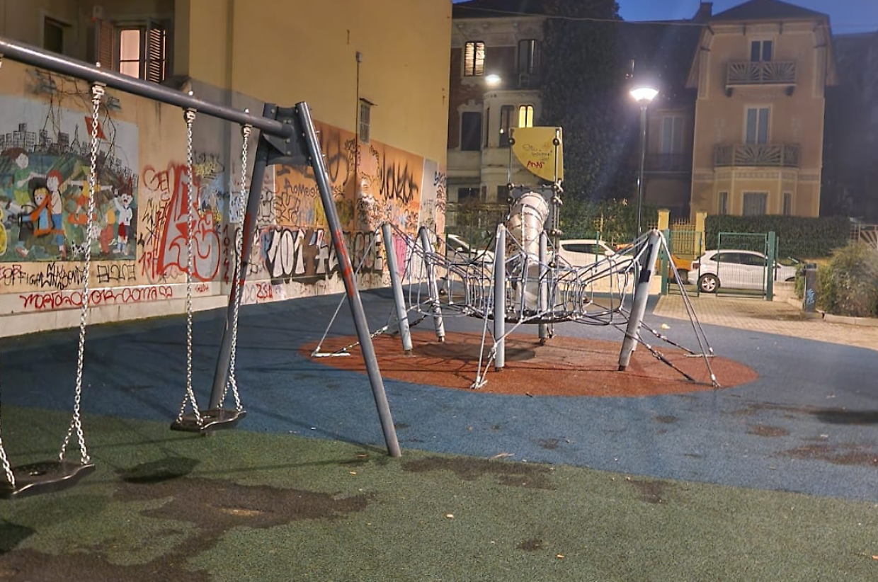 L'area giochi del giardino di via Le Chiuse