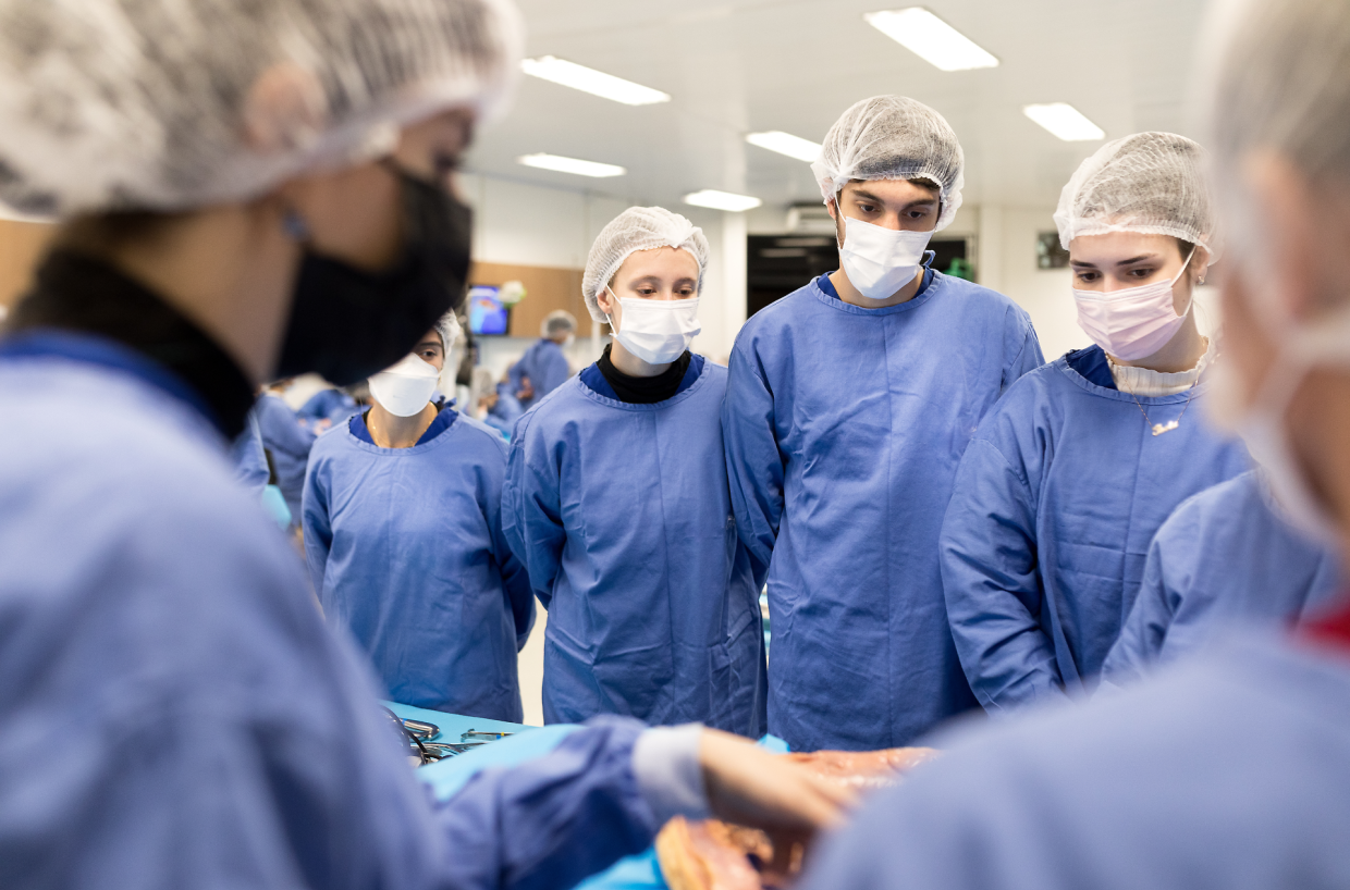 Atti falsi a Medicina legale, arrestato il professore e primario