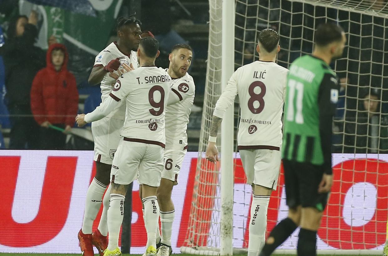 L'esultanza granata al gol di Zapata