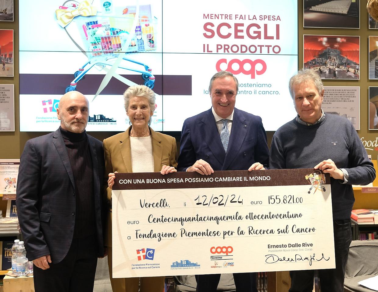 La consegna dell'assegno a Fondazione Piemontese per la Ricerca sul Cancro