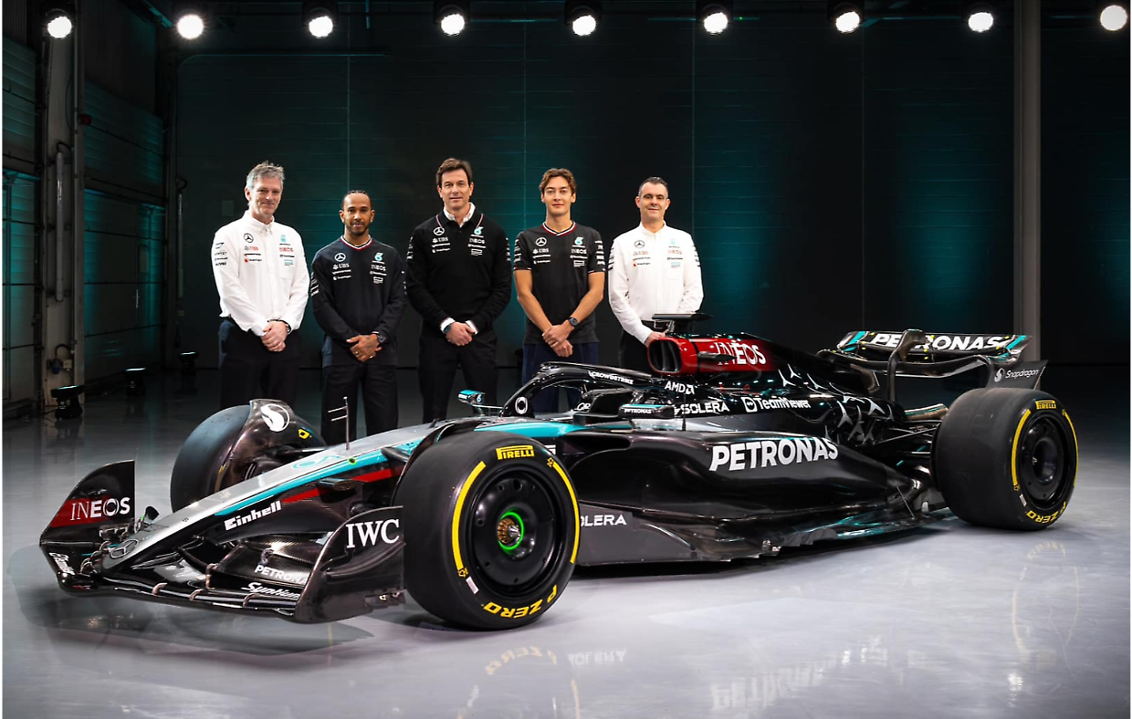 F1, Hamilton riparte con la Mercedes: "Surreale essere qui"