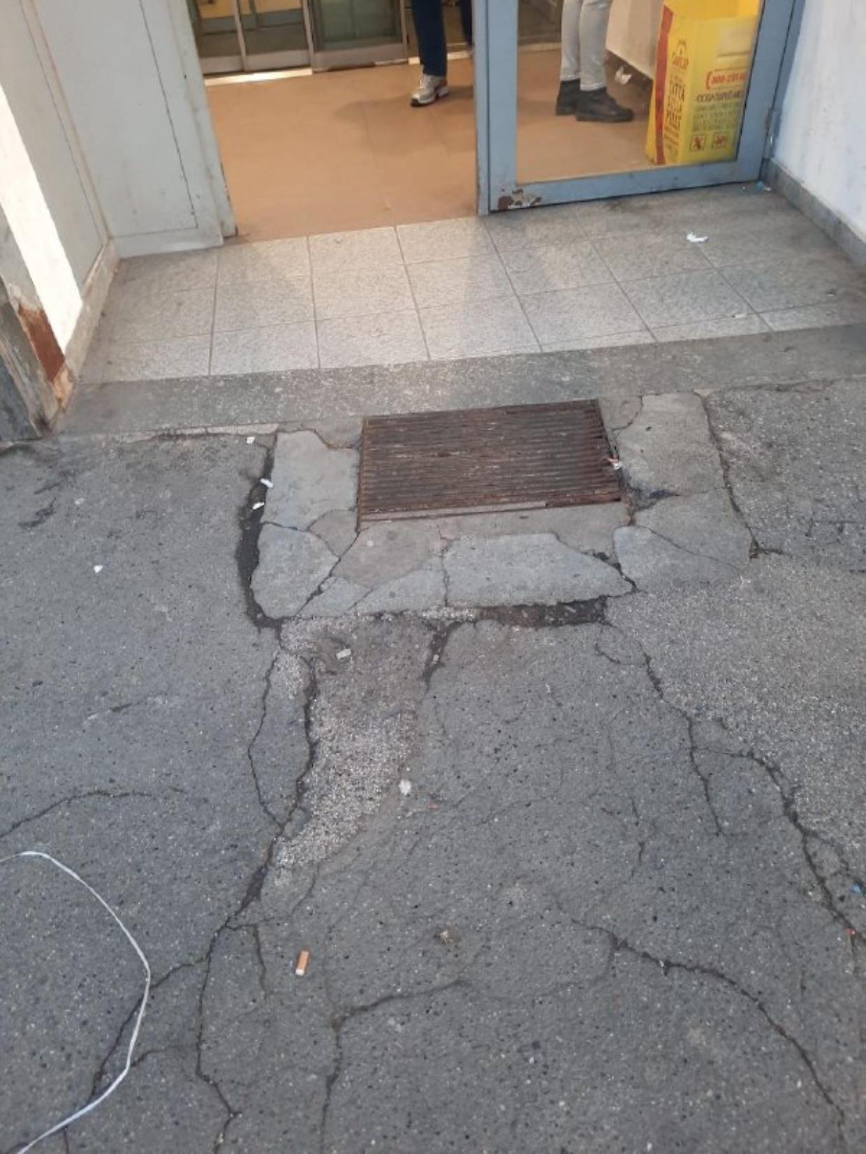 Marciapiedi pericolosi a Lucento: Una groviera urbana che mette a rischio i pedoni