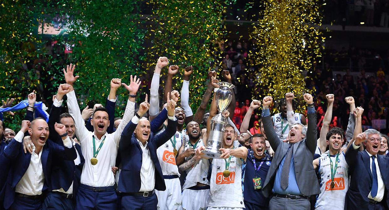 Impresa GeVi Napoli, arriva la Coppa Italia. Donne, vince Schio