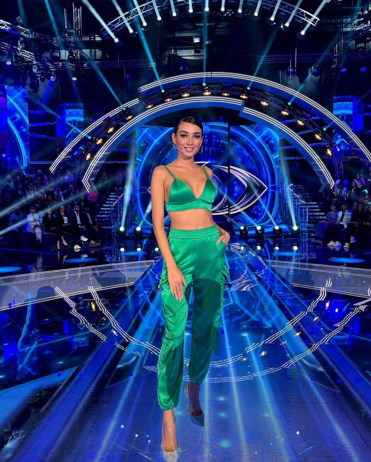 Rebecca, prima il Gf poi le nozze